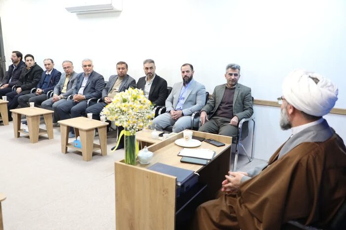 راه مقابله با روایتسازی دشمن تبیین تاریخ انقلاب است